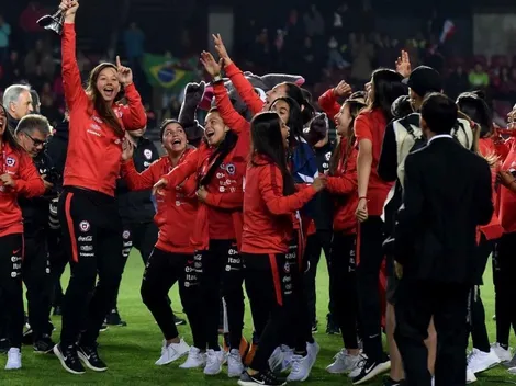 El saludo de los históricos a La Roja Femenina