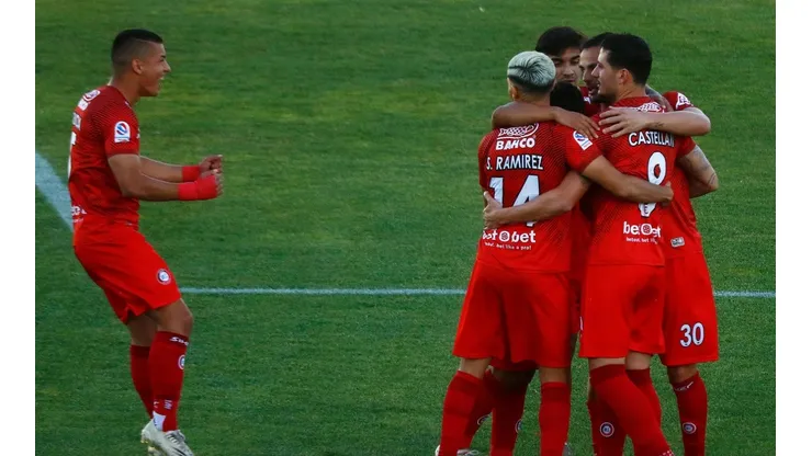 La Calera se impuso a Wanderers con debut goleador de Valdivia.