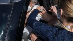 Sigue el proceso de vacunación en Chile con este preciso calendario semanal.