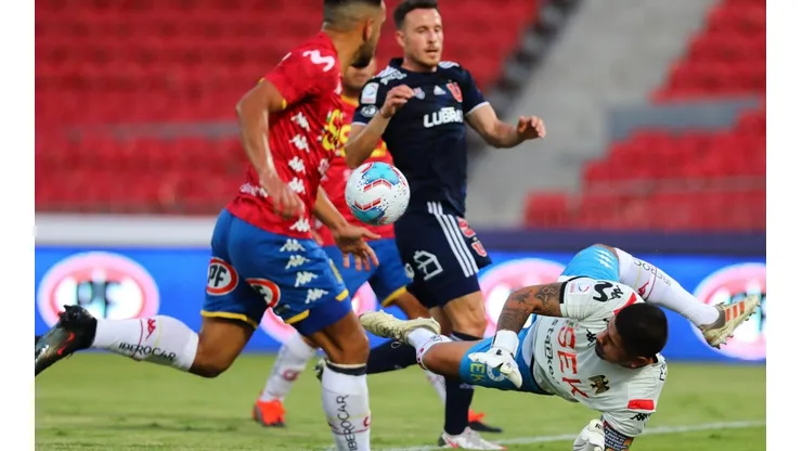 Universidad de Chile recibe a Unión Española con el objetivo de lograr su primera victoria.