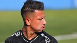 Leonardo Valencia busca su salida de Colo Colo.