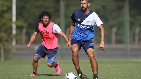 Manager de Vélez no quiere dejar partir a Emiliano Amor