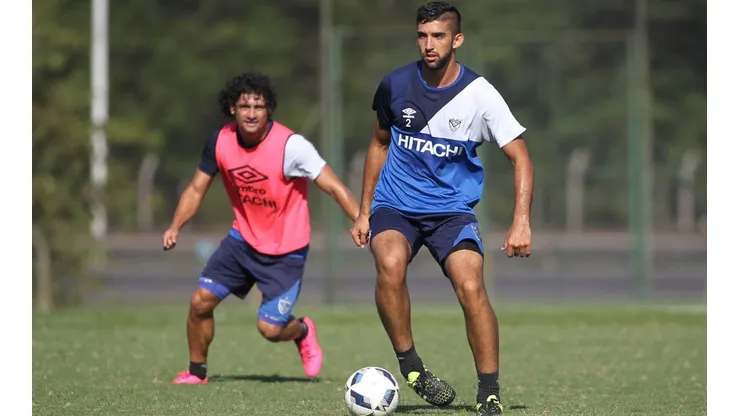 Manager de Vélez no quiere dejar partir a Emiliano Amor
