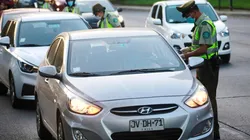 El toque de queda sólo permite la circulación de vehículos con permisos especiales a partir de las 23:00 horas