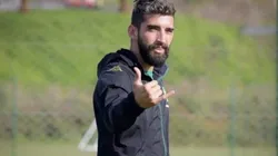 Emiliano Amor hace esfuerzo para llegar en Colo Colo