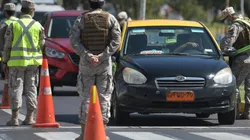 El toque de queda sólo permite la circulación de vehículos con permisos especiales a partir de las 23:00 horas