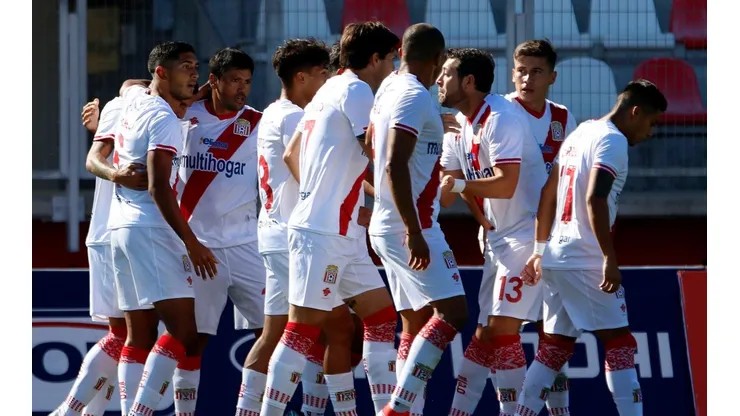 Curicó Unido enfrentará a Deportes La Serena en La Portada