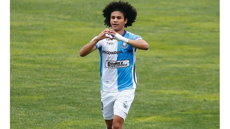 Eduard Bello, actual figura de Antofagasta, fue el quinto de los ocho venezolanos que le han marcado a Colo Colo.