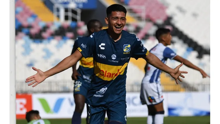 Everton sumó tres puntos en su visita a Antofagasta con Barroso de figura.