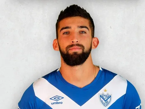 Se le cae otro defensa a Colo Colo: Vélez rechaza oferta por Emiliano Amor