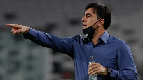 Gustavo Quinteros sigue pidiendo un central en Colo Colo