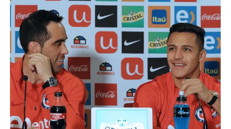 Claudio Bravo es el más ganador y Alexis Sánchez es el más trascendente en el fútbol europeo.