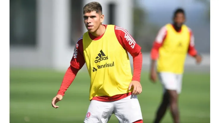 Carlos Palacios acaparó los lentes de la prensa brasileña en su primer entrenamiento