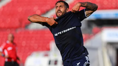 Larrivey no sabía que apodo en la U estaba en Wikipedia.