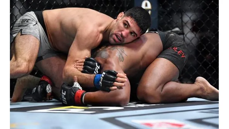 Vicente Luque dominó al excampeón Tyron Woodley con superioridad