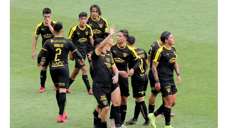 Fernández Vial espera el llamado a la Primera B.