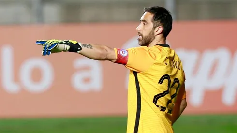 Claudio Bravo regresa a la capitanía de la Selección Chilena