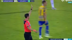 El encuentro sufrió el hilarante momento de una trifulca de canes en la zona baja del Estadio