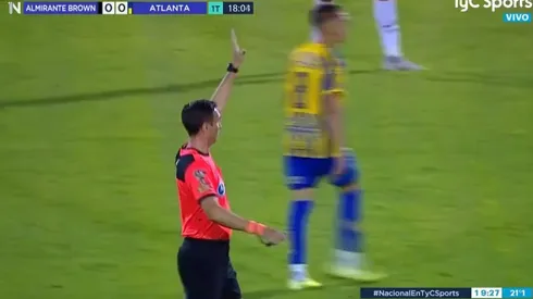 El encuentro sufrió el hilarante momento de una trifulca de canes en la zona baja del Estadio