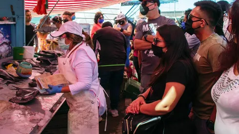 Un sector de la población conserva la costumbre de evitar comer carnes rojas en estas fechas y aprovechan para consumir pescados y mariscos