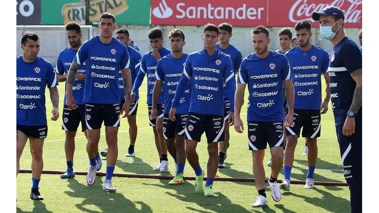 La posible formación de Chile para el debut de Lasarte.