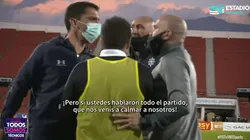 Asistente de Gustavo Poyet discute en el final del partido