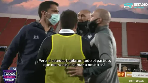 Asistente de Gustavo Poyet discute en el final del partido