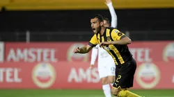 Hinchas de Peñarol destruyen a posible refuerzo de Colo Colo.