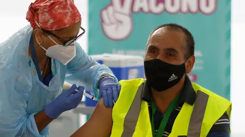 Sigue el proceso de vacunación en Chile con este estricto calendario semanal.