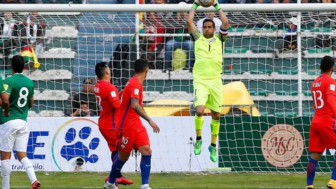 Claudio Bravo estará en el arco de la selección chilena para el debut de Martín Lasarte