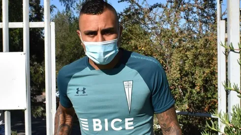 Un enamorado Leiva ansioso en su debut con la UC.