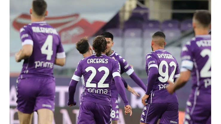 Erick Pulgar anota un golazo para la Fiorentina.