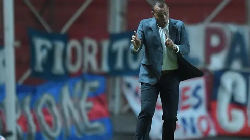 Pancho Eguíluz trata de pobre el rendimiento de la U en Libertadores.