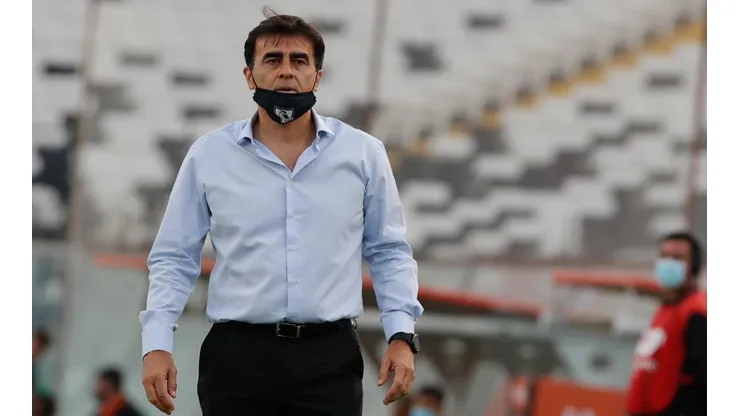 Gustavo Quinteros estaría inquieto con el tema del central en Colo Colo