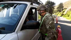 El toque de queda sólo permite la circulación de vehículos con permisos especiales durante los fines de semana.