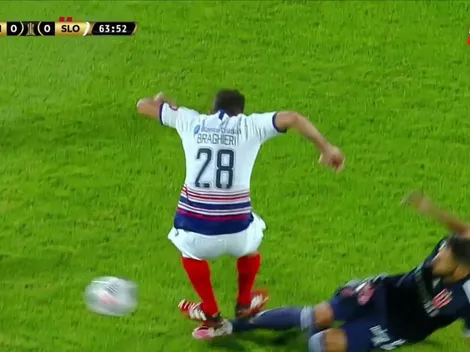 VÍDEO | La brutal entrada de Braghieri a Larrivey