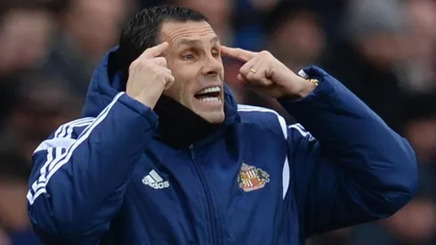 Gustavo Poyet va por el tetracampeonato con la UC