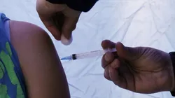 Sigue el proceso de vacunación en Chile con este estricto calendario semanal