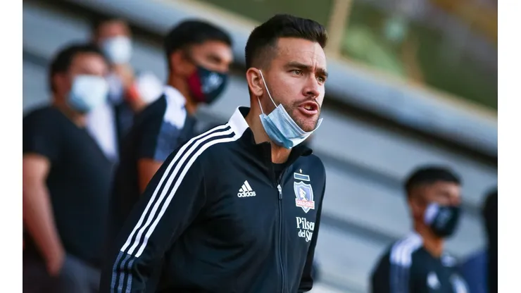 Zaldivia le da una buena noticia a Quinteros.