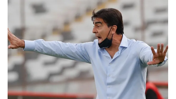 Gustavo Quinteros buscaría un central en el extranjero