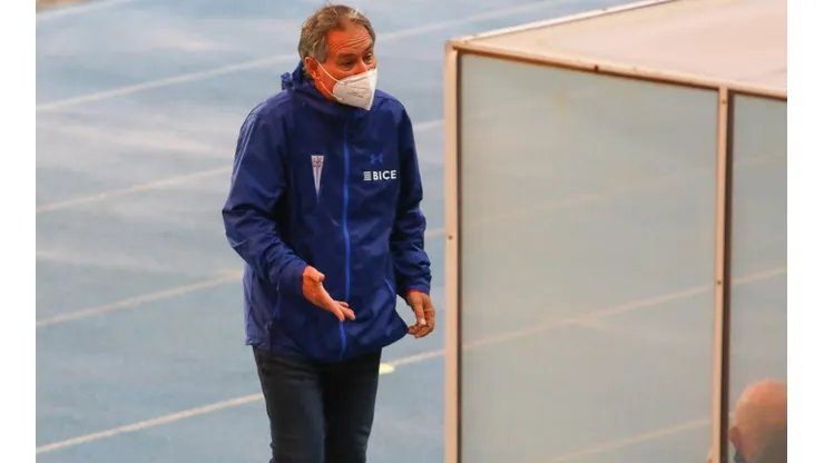 Holan dejó el banquillo de la Católica una vez conquistado el título 2020 para partir con rumbo al Santos de Brasil