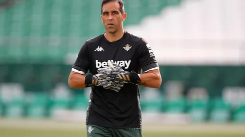 Bravo pierde terreno en el Betis ante buen presente de Robles.