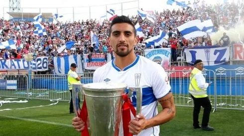 Católica comunica que tiene acuerdo para comprar la mitad del pase que Ampuero