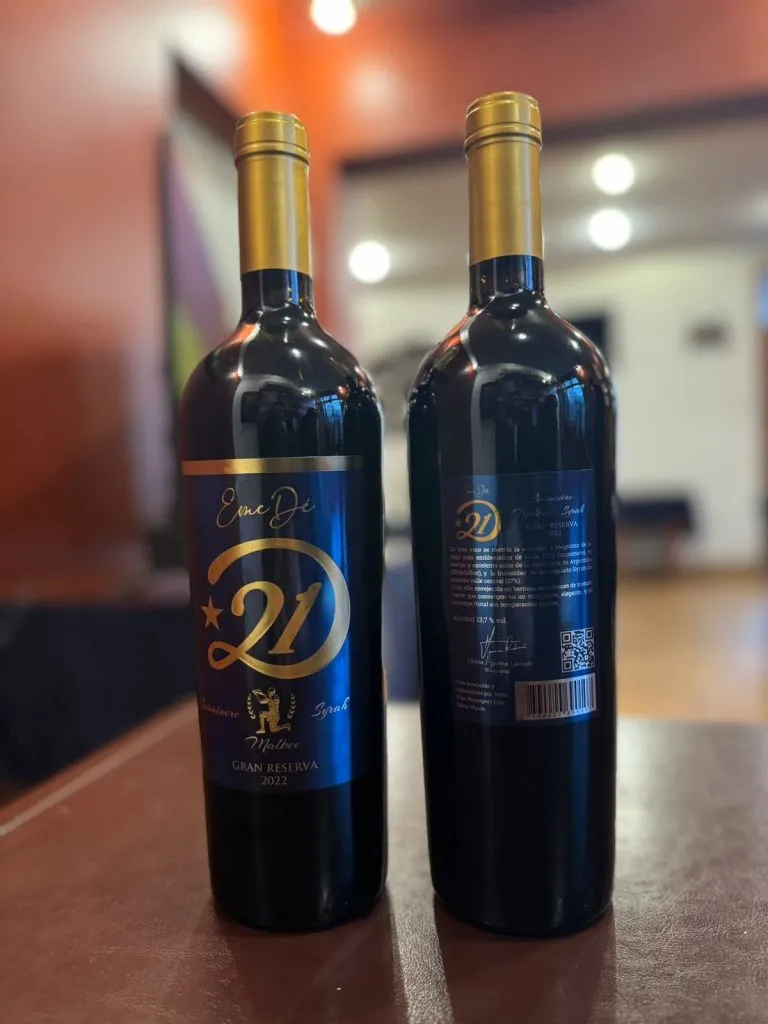 Marcelo Díaz presentó su nuevo vino. Los azules sueñan brindar con dicho licor a final de temporada.