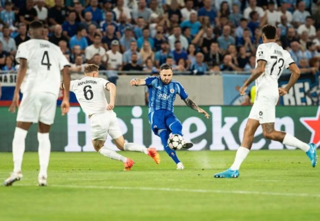 El FC Midtjylland de Darío Osorio quedó fuera ante el Slovan Bratislava.