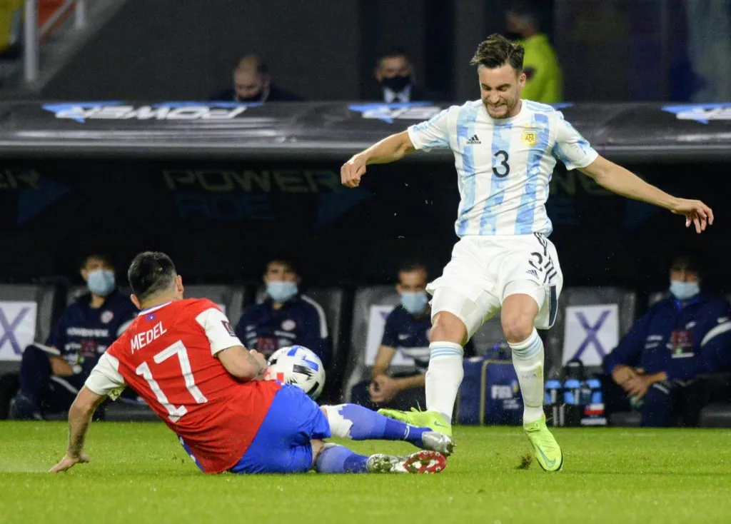 Tagliafico enfrentando a La Roja en la Copa América FOTO: Juan Jose Garcia/Fotobaires/Photosport
