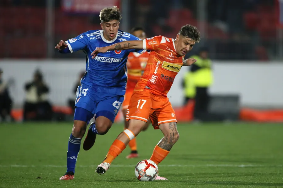 Marcelo Barticciotto le dio valor a los laterales de la U. | Foto: Photosport