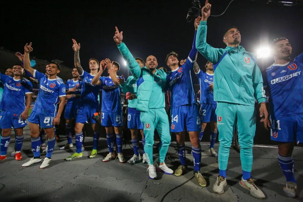 El plantel azul es pura alegría tras un nuevo triunfo en el Torneo Nacional | FOTO: Jonnathan Oyarzun/Photosport