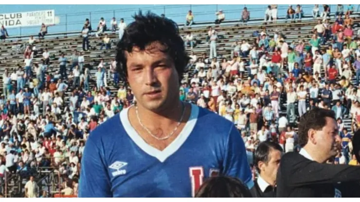 La U llegaron en masa hasta el Estadio Nacional y se acordaron de un viejo goleador azul.