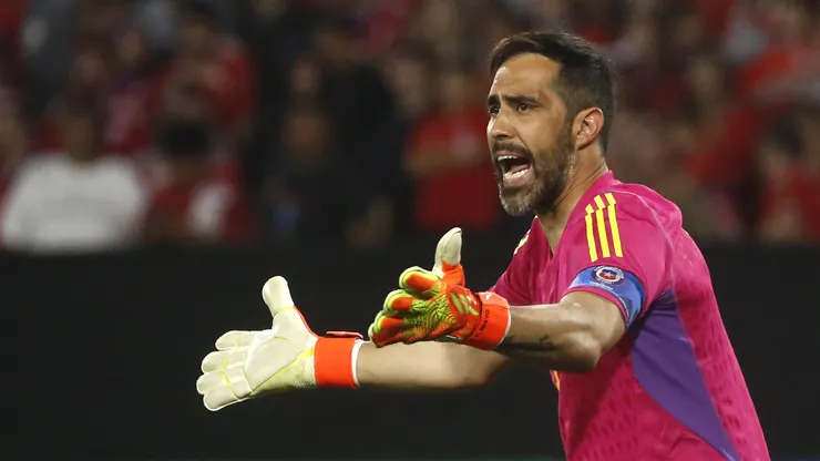 Claudio Bravo se la juega y pone el grito en el cielo por esta figura de La Roja (Foto: Jonnathan Oyarzun/Photosport)